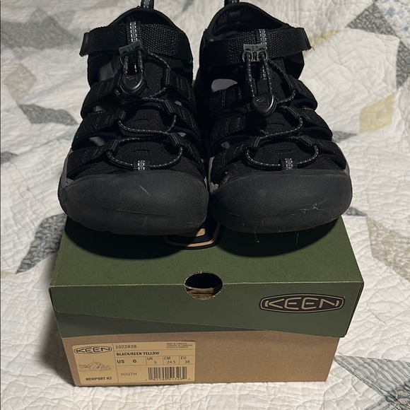 KEEN Kids Black Newport H2 Sandals - Picture 1 of 5